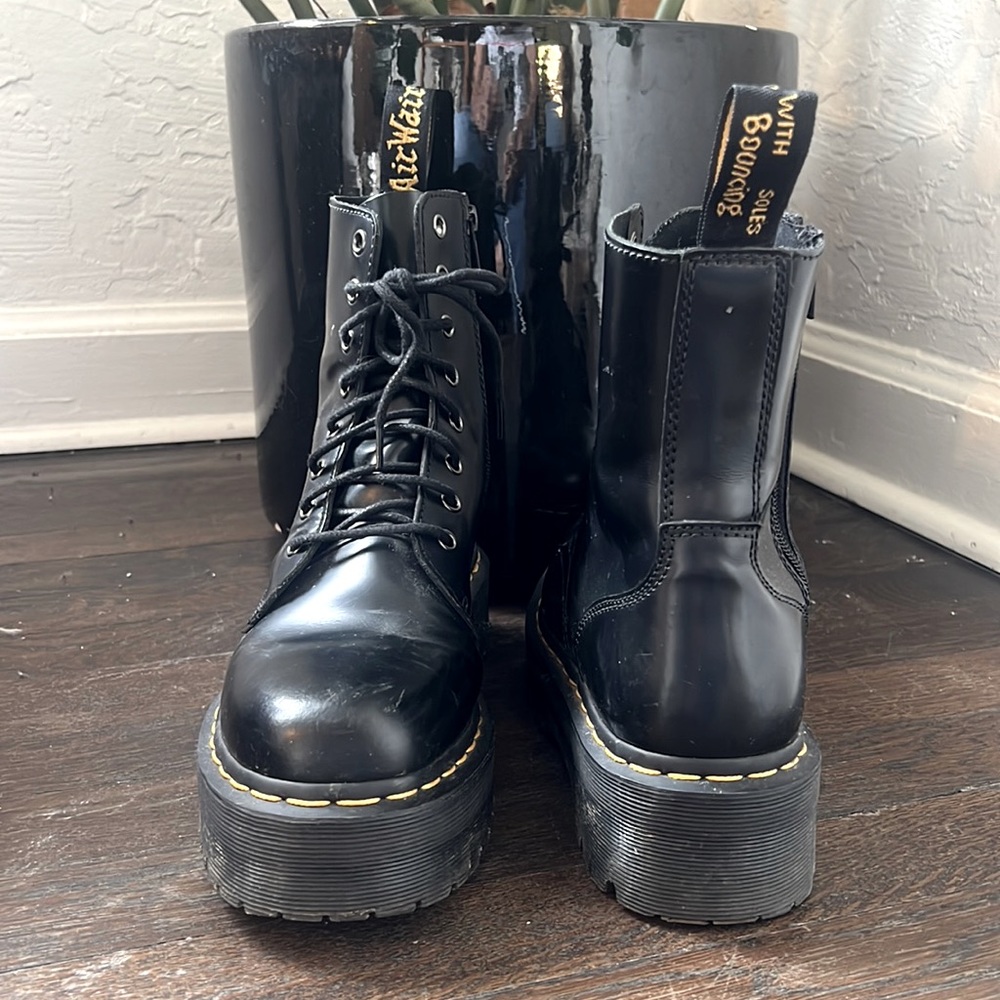 Dr. Martens JADON BOOT SMOOTH LEATHER PLATFORMS. Size 8